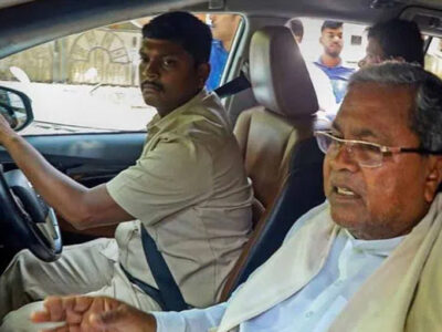 Karnataka CM Siddaramaiah stuck in traffic