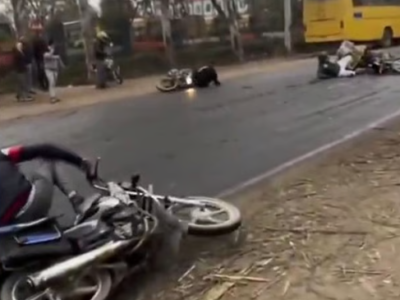 12 Bikes Skid on a road Within Minutes in uttar pradesh