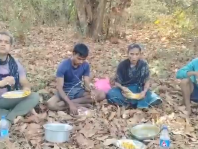 police maoists eat together in kanker