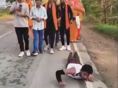 husband celebrates for getting divorce